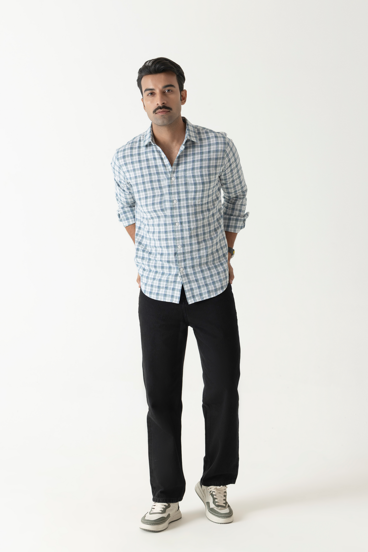 Relaxed Straight Black Colour Regular Five Pocket Jeans